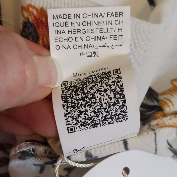 Shein Curve Shein VCay NWT cream sleeveless blouse w/ coral flowers 0xl - Picture 6 of 6